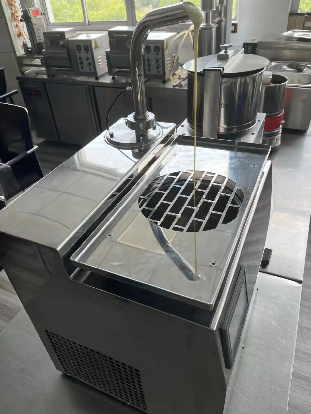 Automatic Chocolate Dispenser Tempering Machine/Chocolate Dispenser Tap/Hot Chocolate Dispenser