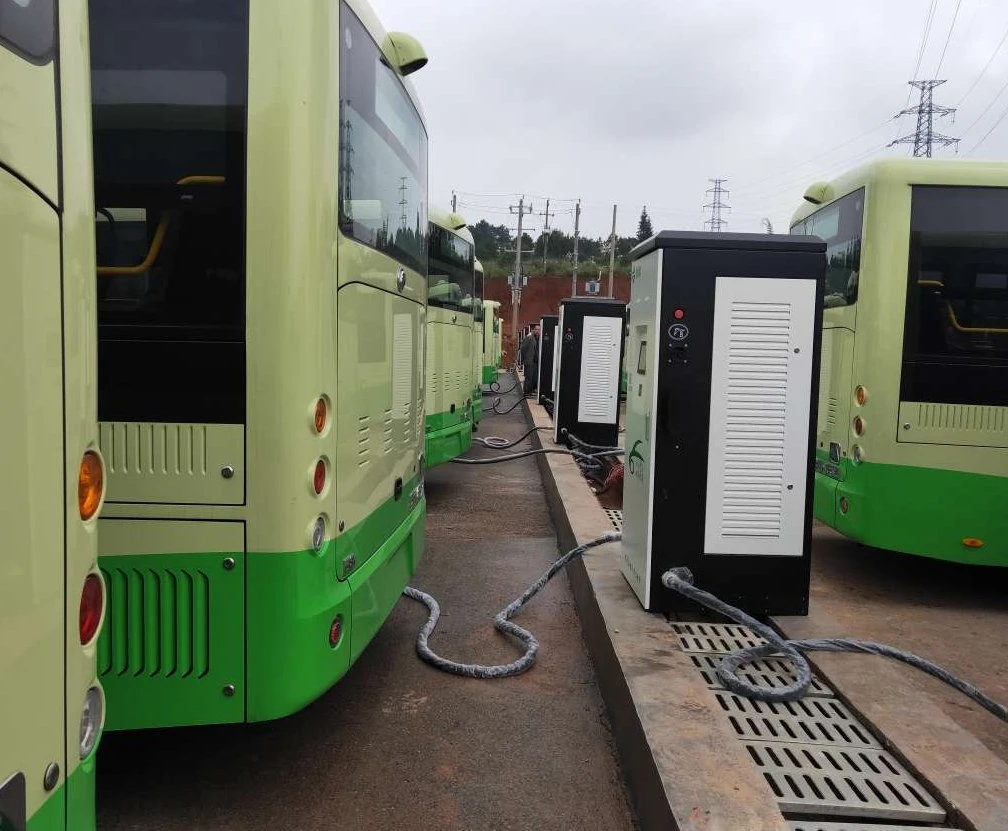 CCS2 160kw Dual-Gun IEC 62196 DC Bus Fast Electric Vehicle Car EV Charging Station