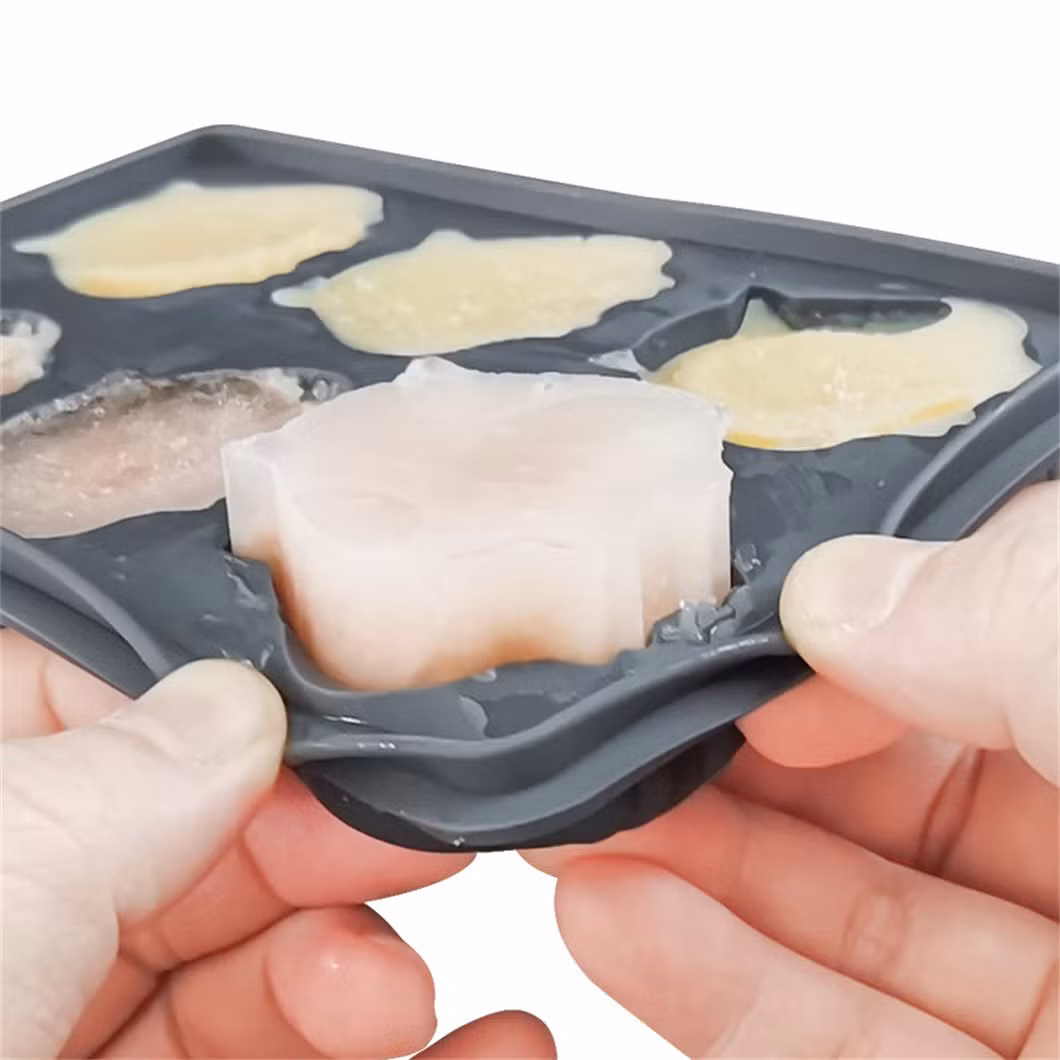 China Manufacturer 6 Cells FDA Rubber Silicone Oval Shape Ice Cube Tray