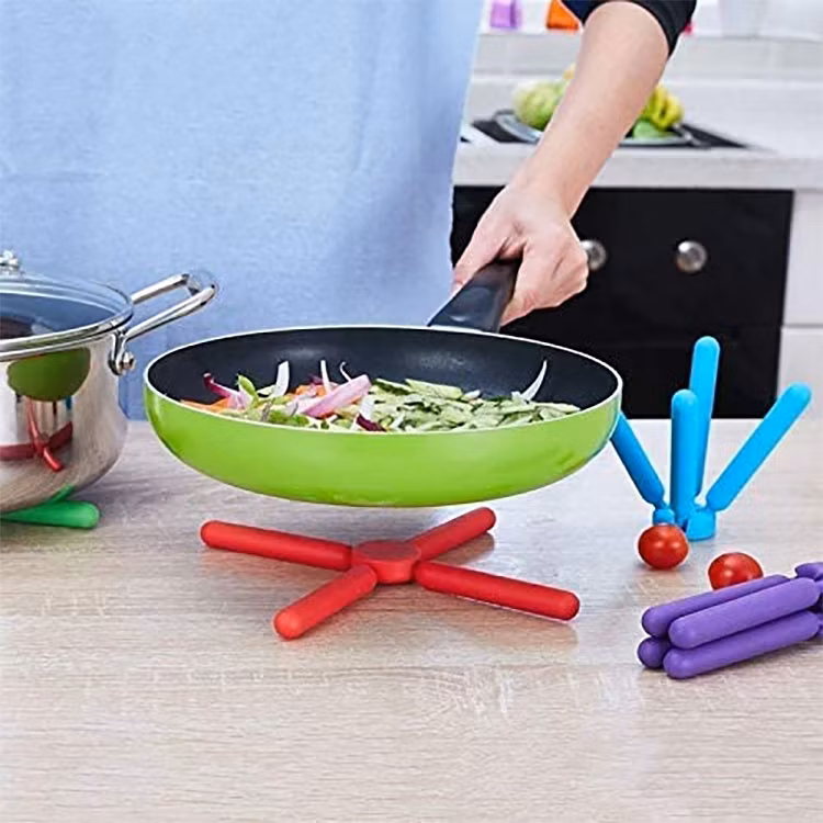 Kitchen Accessories Folding Trivets for Hot Pots and Pans Heat Resistant Silicone Foldable Trivet