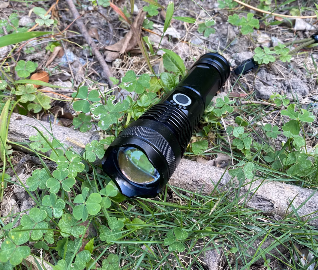 High Power USB Rechargeable Outdoor Camping Searching Work Aluminum LED Flashlight with Zoom in and Zoom out Function