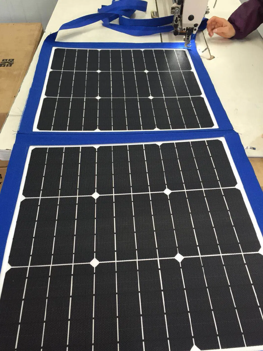 OEM Foldable 100W 200W Mono Folding Solar Panel Foldable Travel Bag for Travel