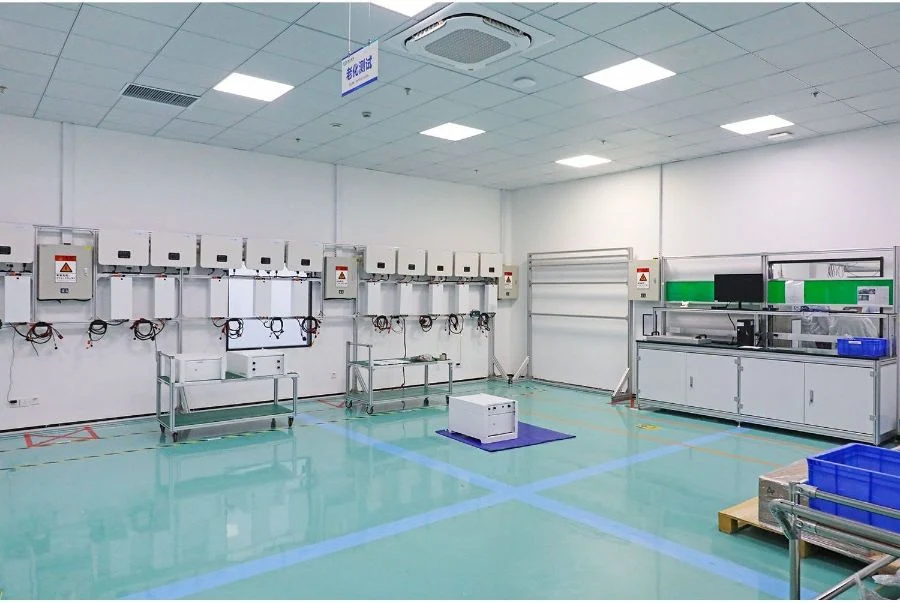 Reliable Three Phase Commercial Industrial 400VAC 40kw Micro Grid Solar Hybrid Inverter