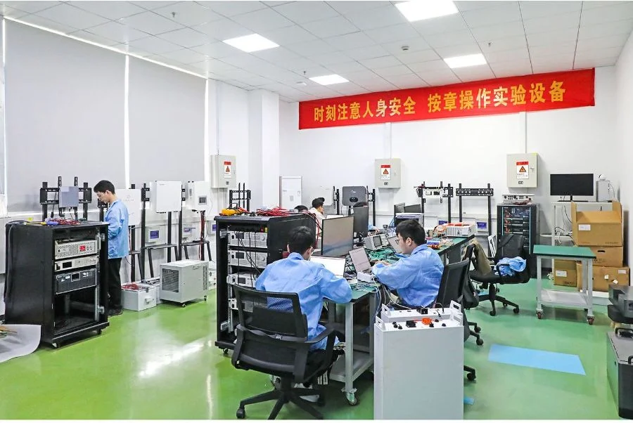 Reliable Three Phase Commercial Industrial 400VAC 40kw Micro Grid Solar Hybrid Inverter