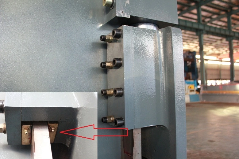 CNC Hydraulic Press Brake on Carbon Steel Metal