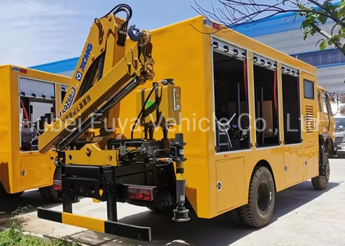 Sinotruk HOWO Ciy Vehicle Car Oil Maintenance Vehicle Truck with Compressor and Dispenser