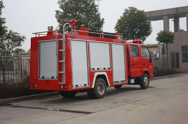 4X2 Japan Brand 600p Fire Fighting Trucks 4000L Foam Water Tanker Firefighter Truck