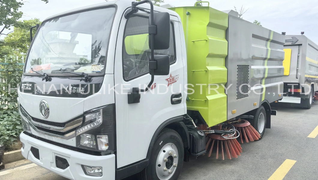 Pavement Maintenance Truck Road High Pressure Road Cleaning