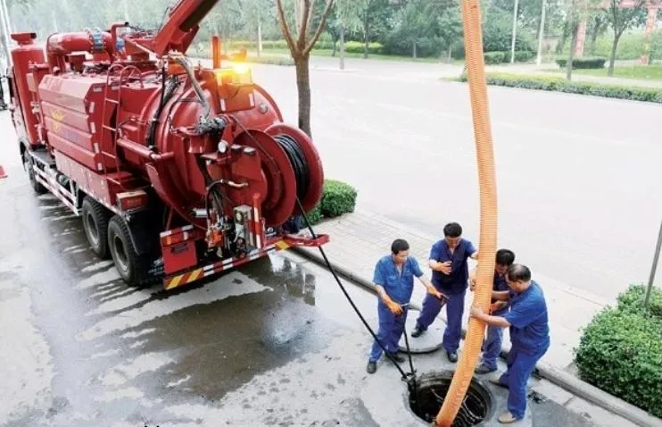 HOWO 4X2 Vacuum Suction Truck 5cbm 5liters 5m3 Sewage Suction Truck for Good Price