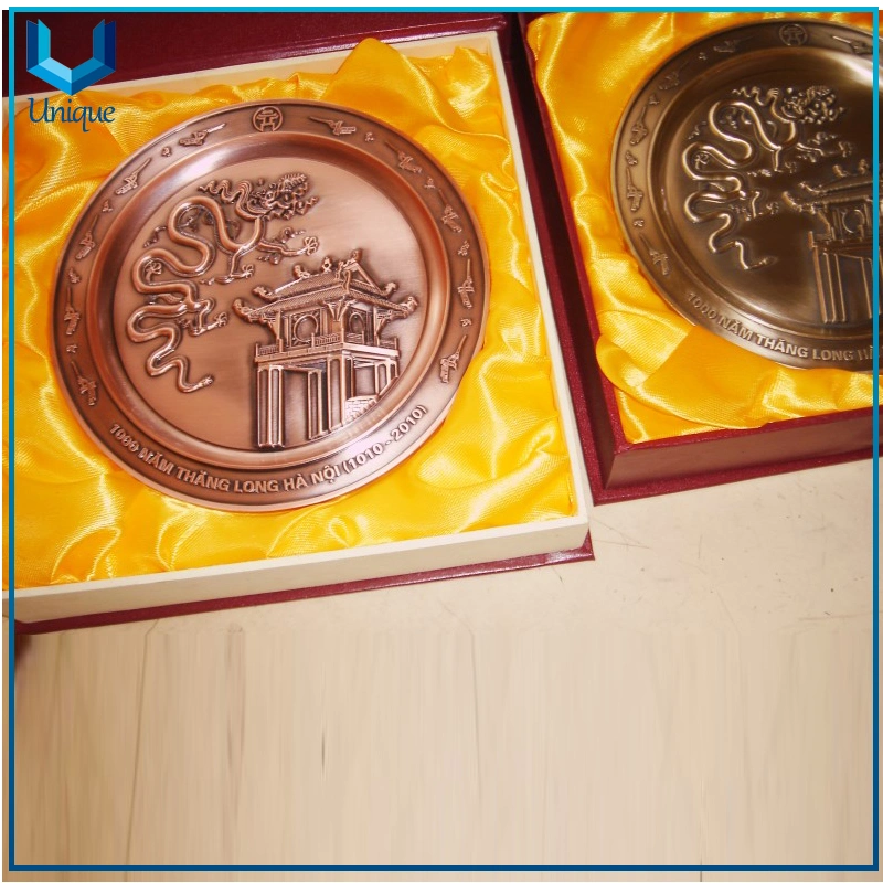 Customize Design Medal Plaque with Holder, Metal Commemorative Medal Plate with Display Metal Base for Souvenir Gifts