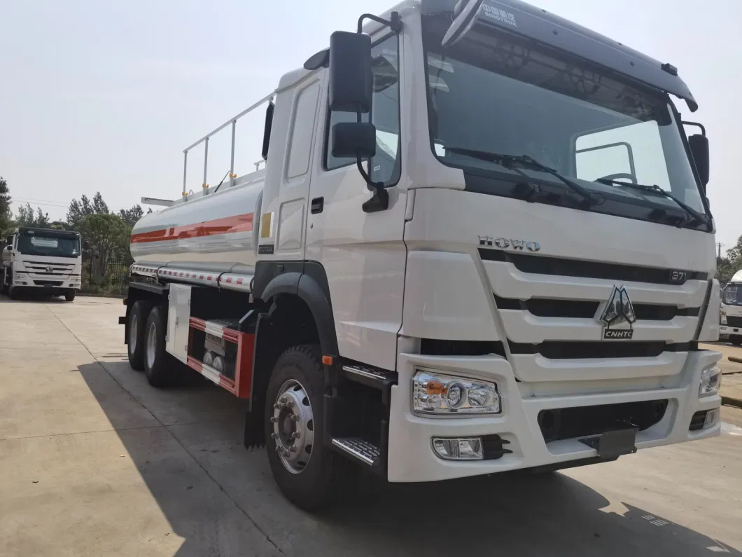 Sinotruck HOWO 6*4 Truck Fuel Tank Oil Tankers Truck with Refueling Gun