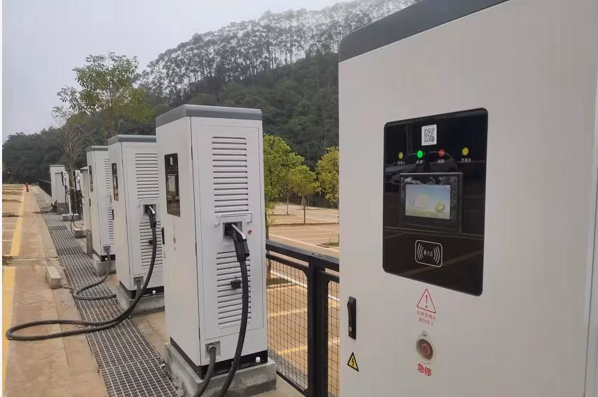 Ruisu Hot Sale Commercial Public 180kw DC Super Fast Electric Vehicle Two Guns CCS1 CCS2 Chademo GB/T Car EV DC Charging Station Portable EV Charger