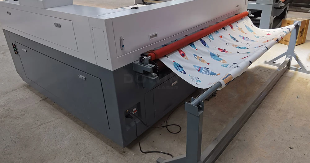 Auto Feeding 1812 CO2 Laser Cutting Engraving Machine for Fabric Sofa Laser Cutter with CCD Camera