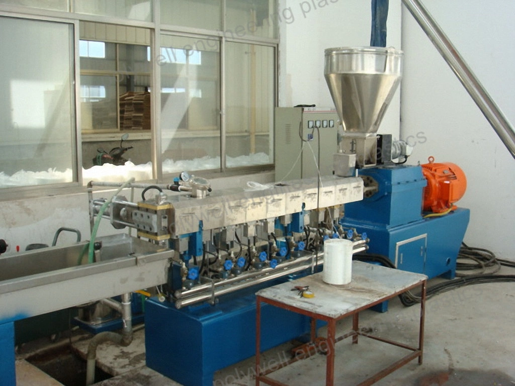 Parallel Twin-Screw Pelletizing Machinery for Plastic PP PA PE Granules Making Machine