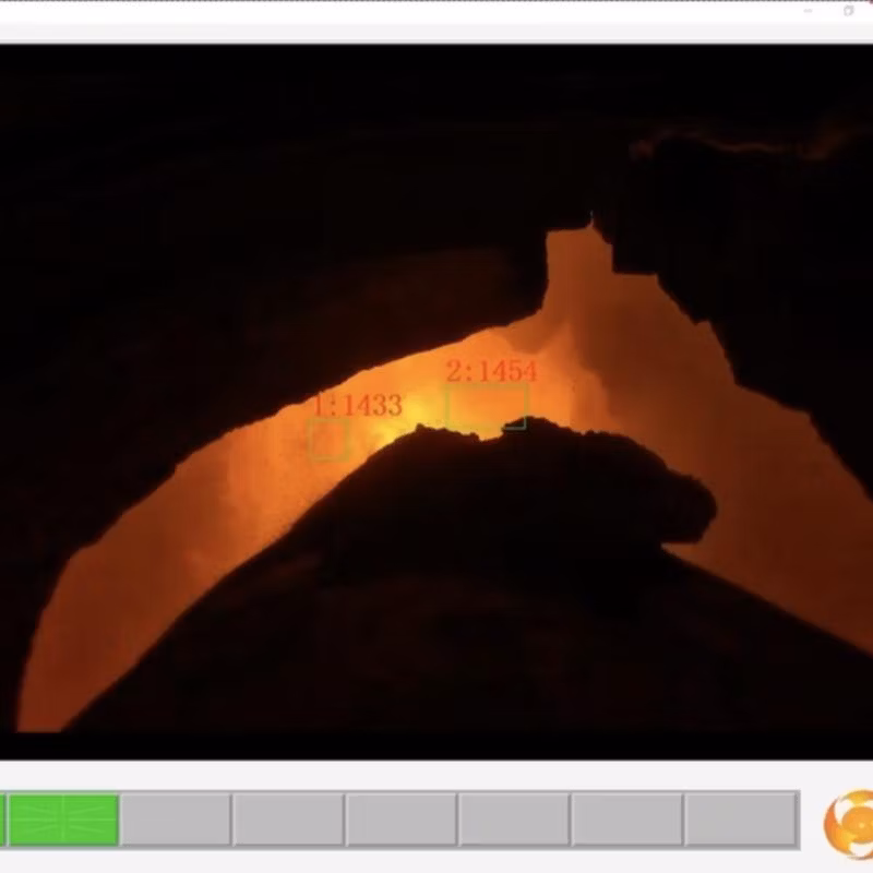 New Type Thermal Pyrometer with Two Images for Industrial High Temperature Environment