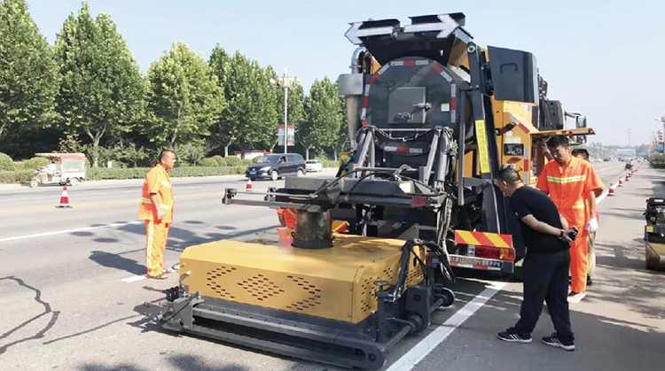 XCMG Official Xly103tb Asphalt Road Repair Machine Pavement Maintenance Vehicle