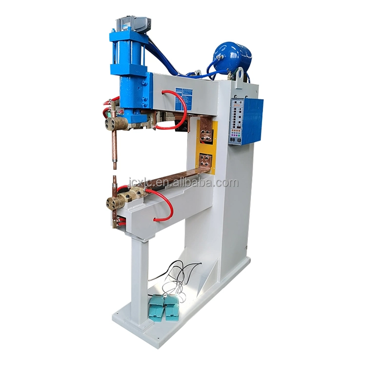 Manufacturer&prime;s Hot Selling Foot Switch Small Automatic Spot Welding Machine