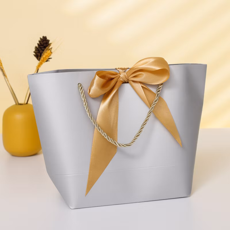 Wholesale Luxury Shopping Packaging Packing Gift Box Bags with Custom Printed Logo Kraft Paper Bag with Handle for Jewelry Coffee Tea Cosmetic Makeup