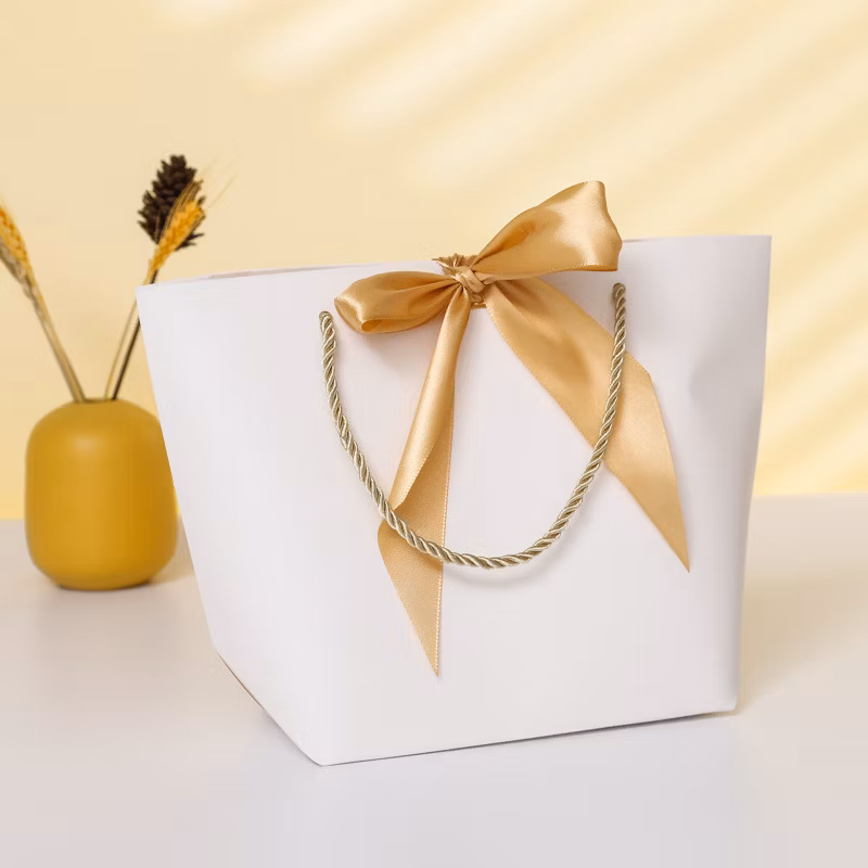 Wholesale Luxury Shopping Packaging Packing Gift Box Bags with Custom Printed Logo Kraft Paper Bag with Handle for Jewelry Coffee Tea Cosmetic Makeup