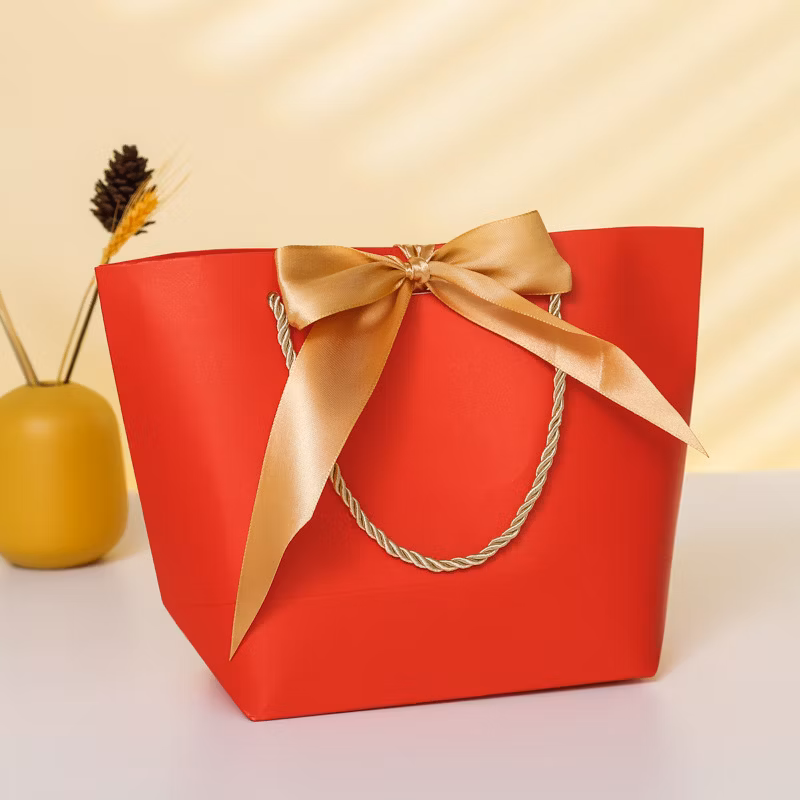 Wholesale Luxury Shopping Packaging Packing Gift Box Bags with Custom Printed Logo Kraft Paper Bag with Handle for Jewelry Coffee Tea Cosmetic Makeup