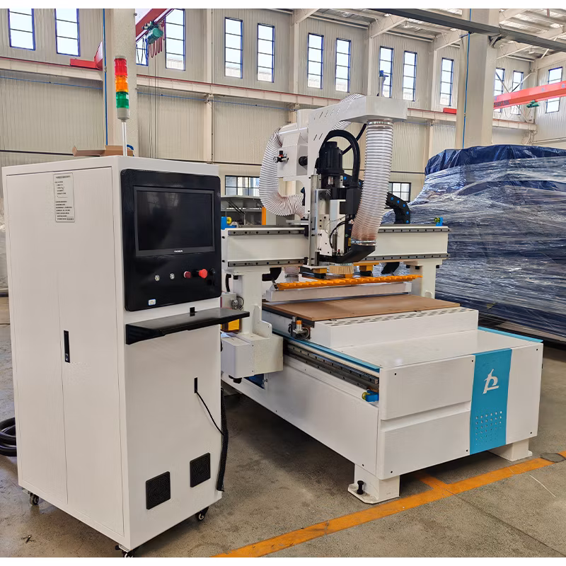Straight Line Changing Cutters Automatically Woodworking CNC Router