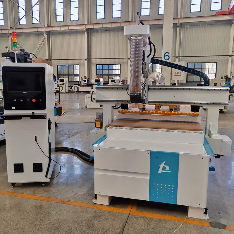 Straight Line Changing Cutters Automatically Woodworking CNC Router