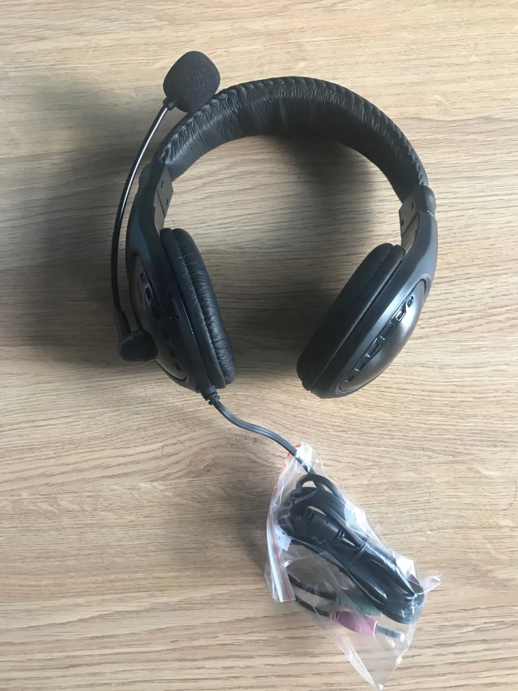 Headphone of Simultaneous Interpretation System