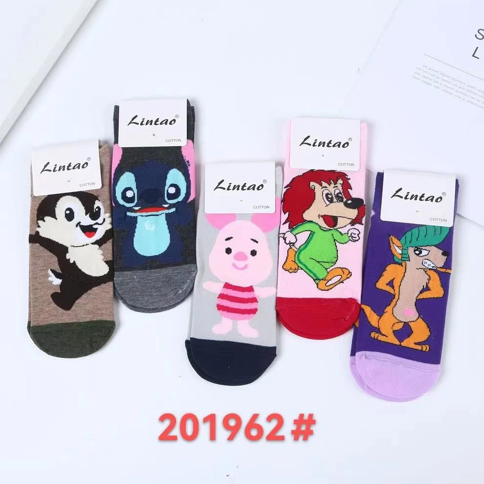 Wholesale Cotton Bright Red Cartoon Christmas Lovely Japanese Socks