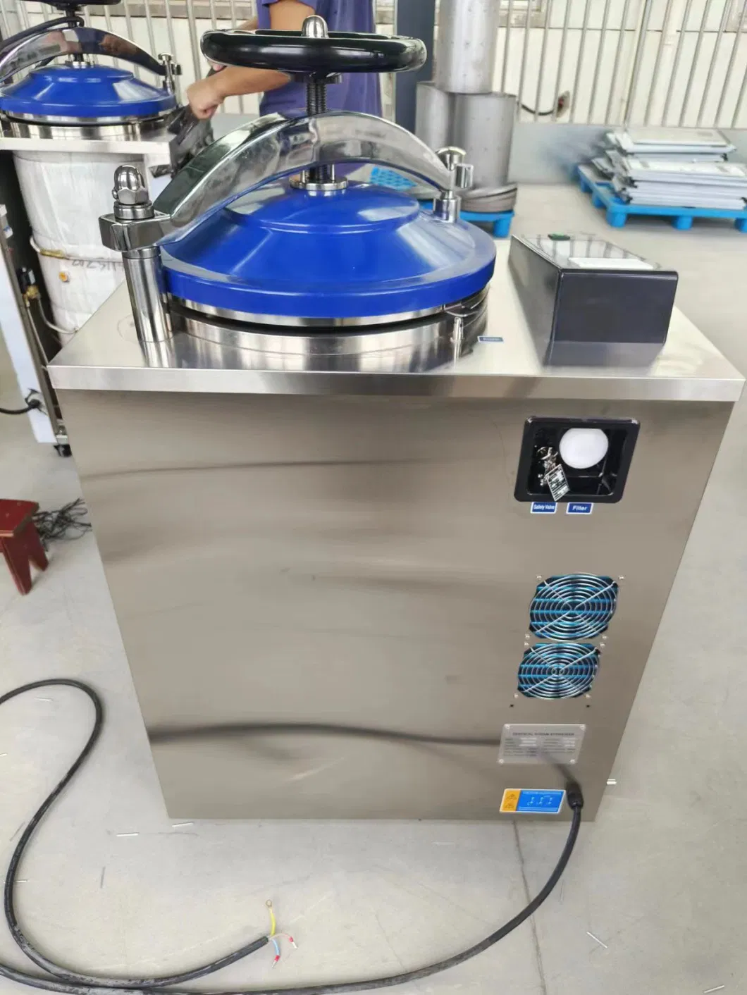 Sada Medical Vertical Autoclave Machine with Pulse Function for Surgical Instruments