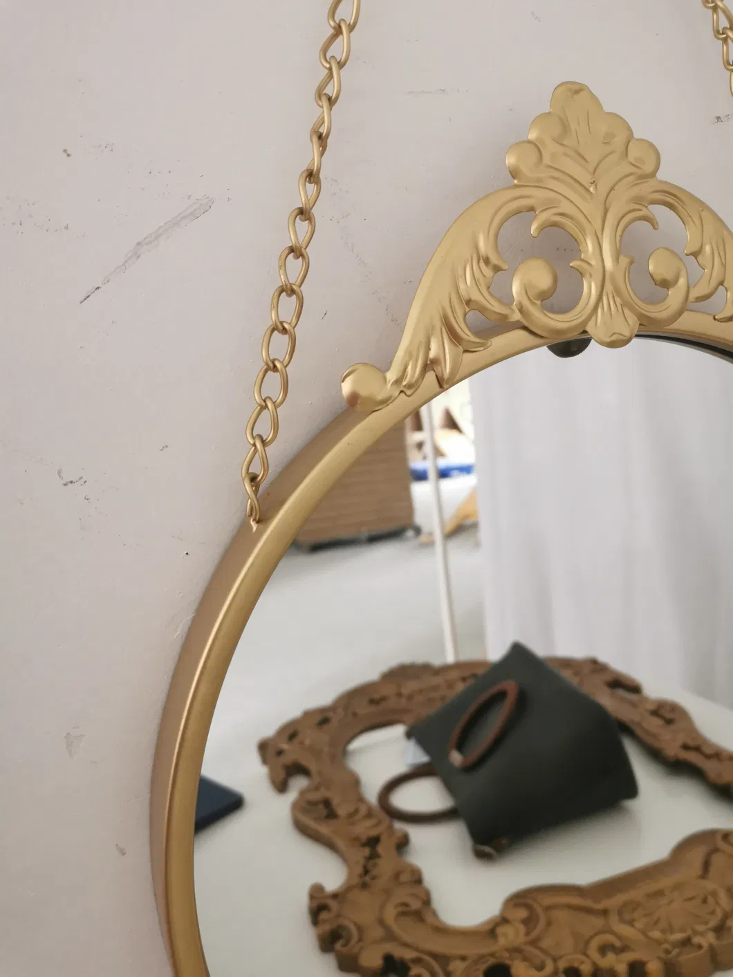 Hanging Wall Mirror Decorative Metal Round Mirror with Chain for Home Decor Bathroom Bedroom Living Room