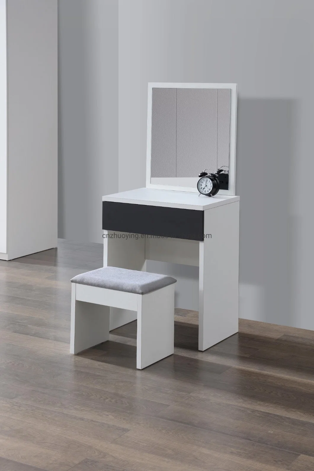 Modern Bedroom Dressing Table with Mirror and Drawers