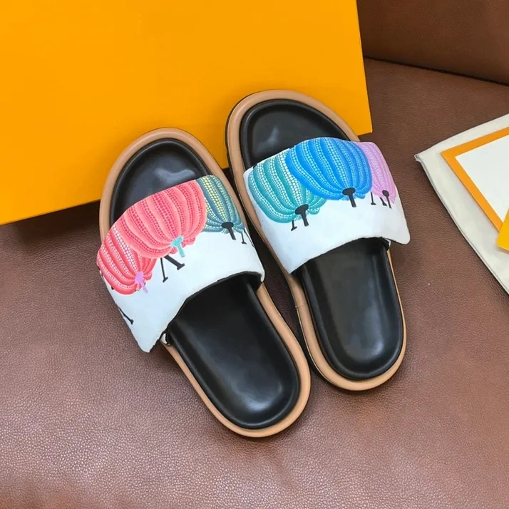 Designer Sliders Slippers Women Men Pool Pillow Flat Comfort Mules Slides Fashion Classic Prints Embossed Summer Sandals Black Grey Beach Fashion Shoes