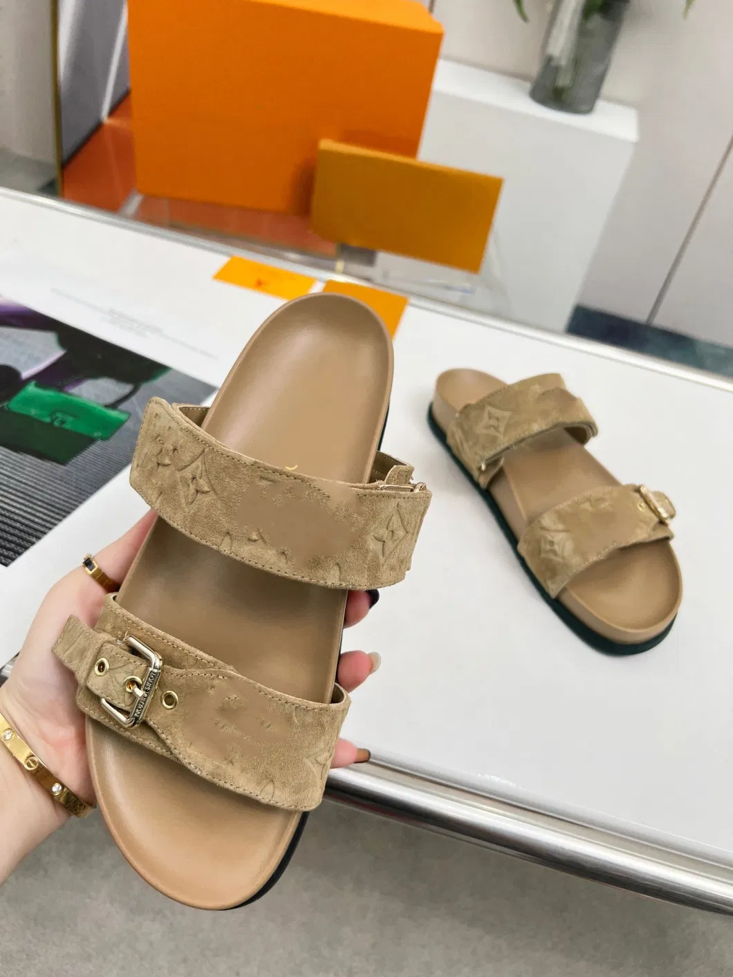 Luxury Branded Replica Women Summer Slippers Ladies Sandals Outdoor Brown Leather Flat Footwear Causal Shoes