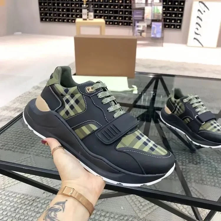 Designer Wholesale Flat Sneakers New Luxury Design Sneakers Latest Sport Breathable Walking Sport Designer Shoe for Men and Women