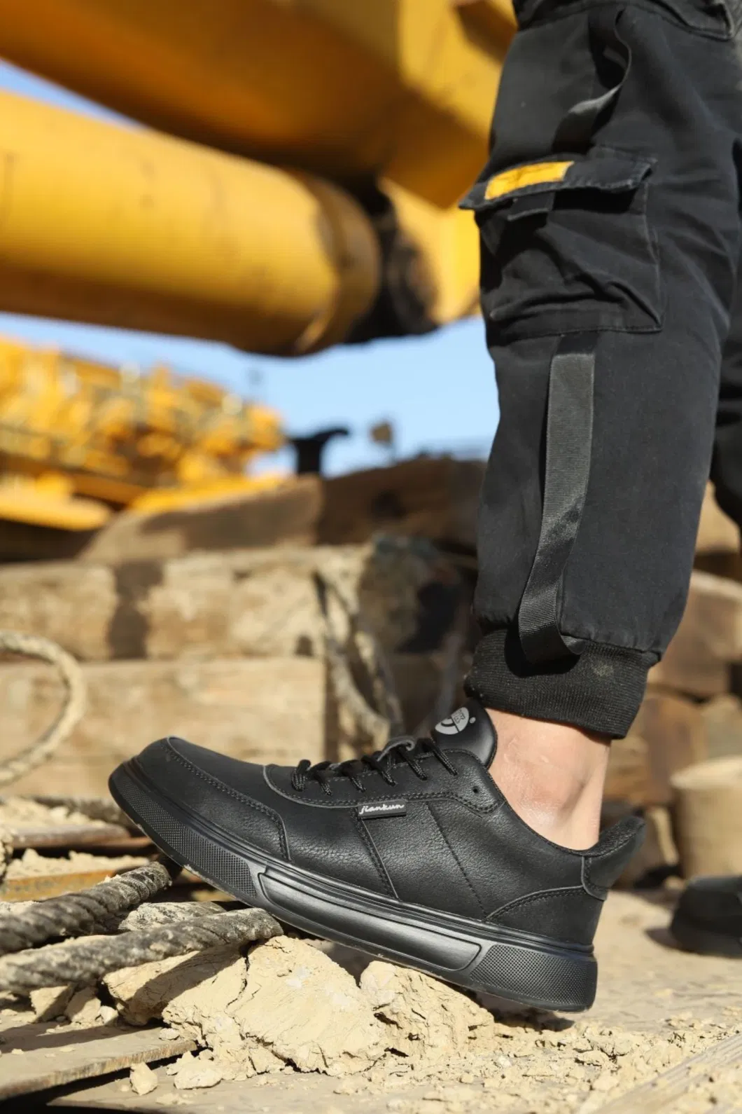 Safety Shoe for Outdoor Walking and Security Work