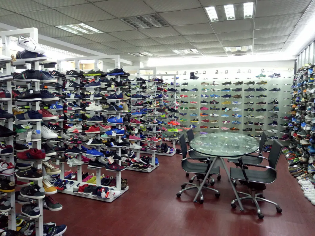 Men Sport Shoes with Flyknit Upper Upper Running Stock Shoes