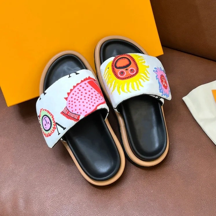 Designer Sliders Slippers Women Men Pool Pillow Flat Comfort Mules Slides Fashion Classic Prints Embossed Summer Sandals Black Grey Beach Fashion Shoes