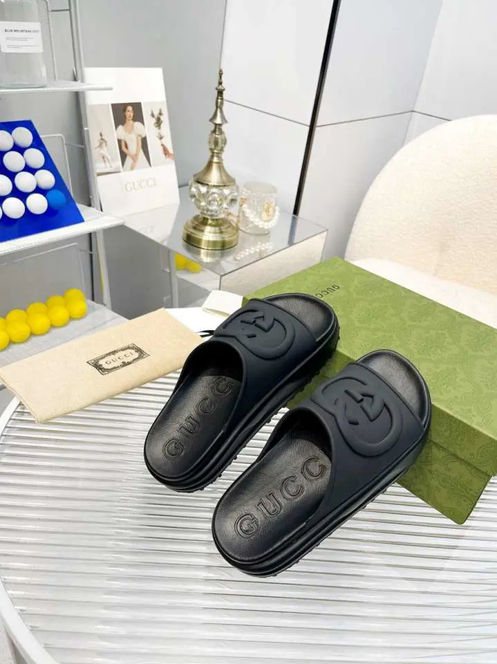 Light and Comfortable Non-Slip Thick Sole Slippers