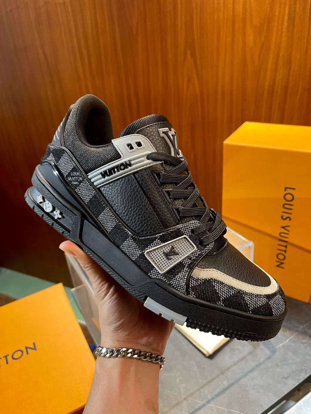 Wholesale Athletic Sports Luxury Women Sport Shoe LV&quot;S Sneaker Top Quality Casual Real Leather Men Fashion Running Shoes