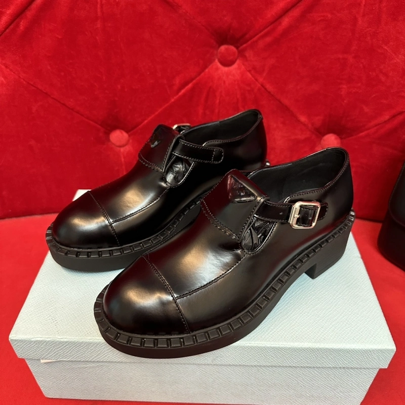 Wholesale Fashion Original Shoes Replica Women Semi-Shoe Patent Leather Shoes