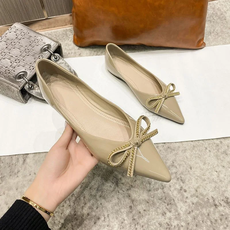 New Pointy Flat Patent Leather Soft Sole Ballet Shoes Fashion Metal Chain Bow Knot Super Soft Comfortable Boat Shoes for Women