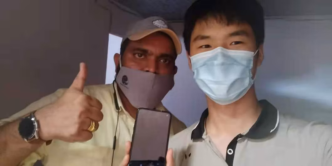 Wristband Debossed and Embossed Press Daylight Label Rubber Heat Hot Brand Logo Silicone Rubber Wristband Mobile Phone Case Keychain Kitchenwar Machine