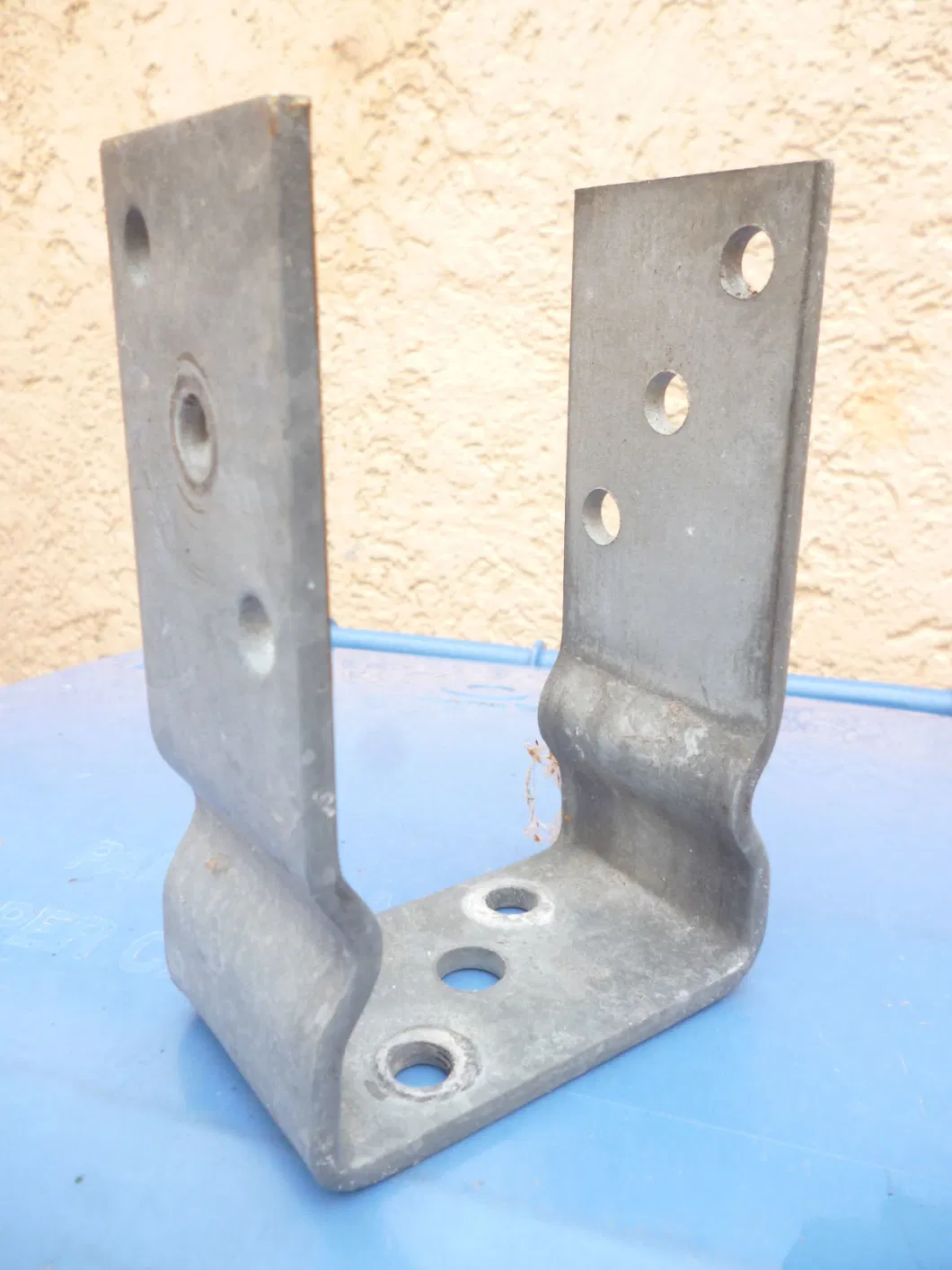 Screw in Post Anchor Galvanised Post Stirrups Wood Post Concrete Anchor