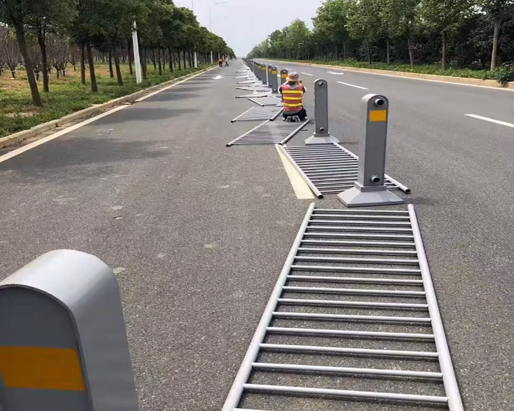 Fangxin Zinc Steel Road Guardrail, Highway Isolation Anti-Collision Plank Road Railing