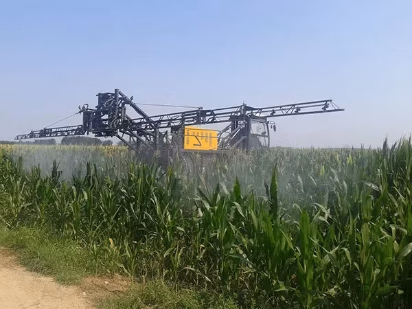 Agricultural Four Wheel Drive High Ground Clearance Self-Propelled Boom Sprayer