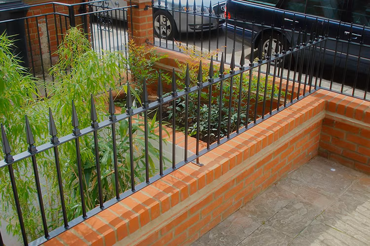 Pengxian Backyard Privacy Fence China Manufacturers 100mm 120mm Center Space 5FT Wrought Iron Fence for Around Amusement Facilities