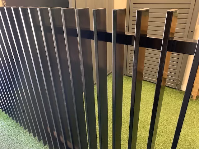 Outdoor 3D Fence Garden Black Powder Coated Australia Type Aluminum Vertical Blade Fencing