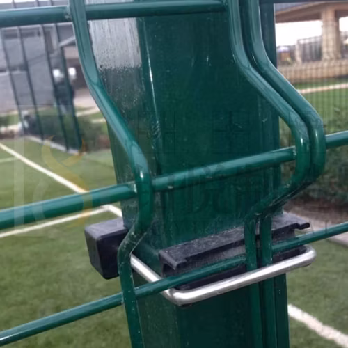 2X2 PVC Coated Galvanized Triangle Bending 3D Curved Welded Wire Mesh Farm Garden Fence