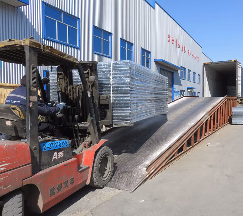 China Manufacturer 6X12FT Stainless Steel/Galvanized Construction Site Cyclone Wire Hoarding Chain Link Wire Temporary Fencing for USA