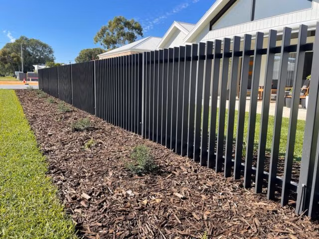 Outdoor 3D Fence Garden Black Powder Coated Australia Type Aluminum Vertical Blade Fencing